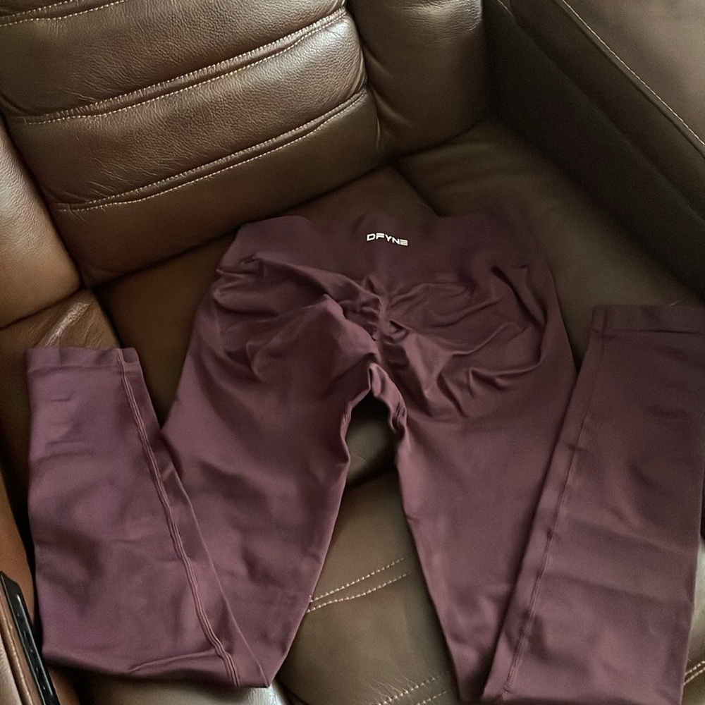 New DFYNE leggings size medium - Picture 2 of 4